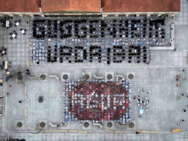 ‘Guggenheim Urdaibai AGUR’ zioen mosaikoa egin zuten ospakizun festan