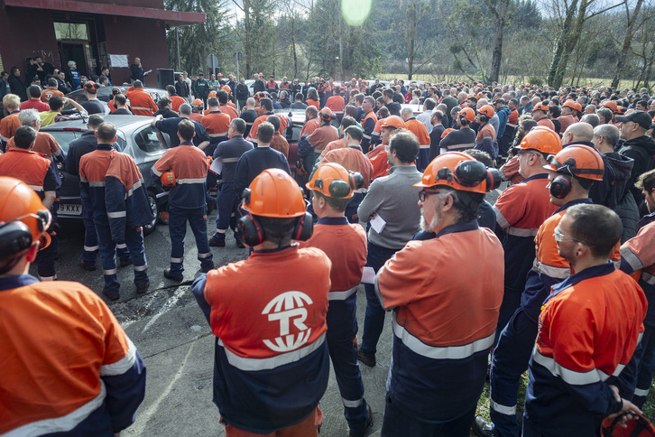 Langileen batzarra Amurrioko Tubos Reunidosen, asteartean.
