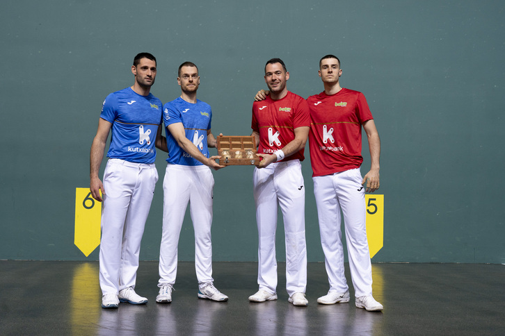 Laso-Albisu eta Jaka-Iztueta igandeko partidarako material aukeraketan.