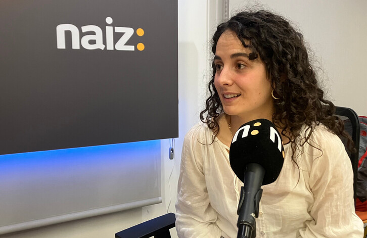 Ane Izagirre NAIZ Irratiko estudioan