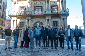 Jean-Claude Iriart (EH Bai) eta Colette Capdevielle (PS) buru dituen Baiona Mugimenduan hautagaitzako kideak Iruñeko alkate Joseba Asiron eta beste hainbat udal ordezkariekin bildu ziren joan den astean Iruñean.