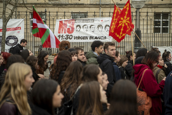 Ikamak EHUren Elurreta eraikinean hasi du manifestazioa.