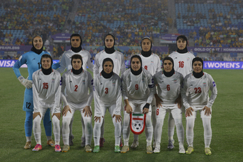 Las selección femenina de Irán posan antes de su encuentro frente a Australia en la Copa Asiática.