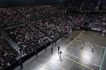 Nafarroa Arena, Binakako finala eta Laura Pausiniren kontzertua jasoko duen pilotalekua. 
