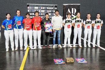 Ostiral gaueko finaletan arituko diren pilotariak, Izarraitz pilotalekuan.