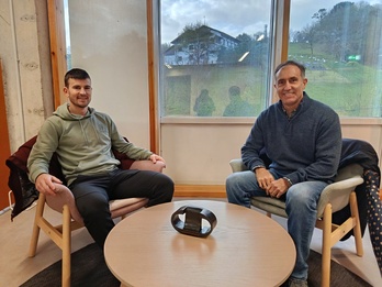 Imanol Ansa erremontista eta Xabier Gonzalez Oriamendi 2010eko gerentea